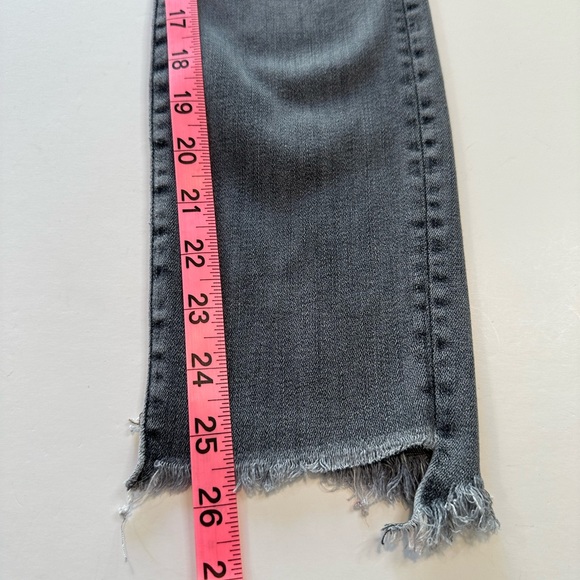 MOTHER The Zip Stunner Two Step Fray Gray Denim Jeans Women’s Size 25 - Picture 9 of 13